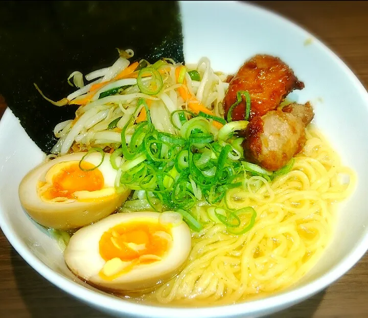 Snapdishの料理写真:鶏ガラ柚子塩ラーメン|Taihey Nishinoさん