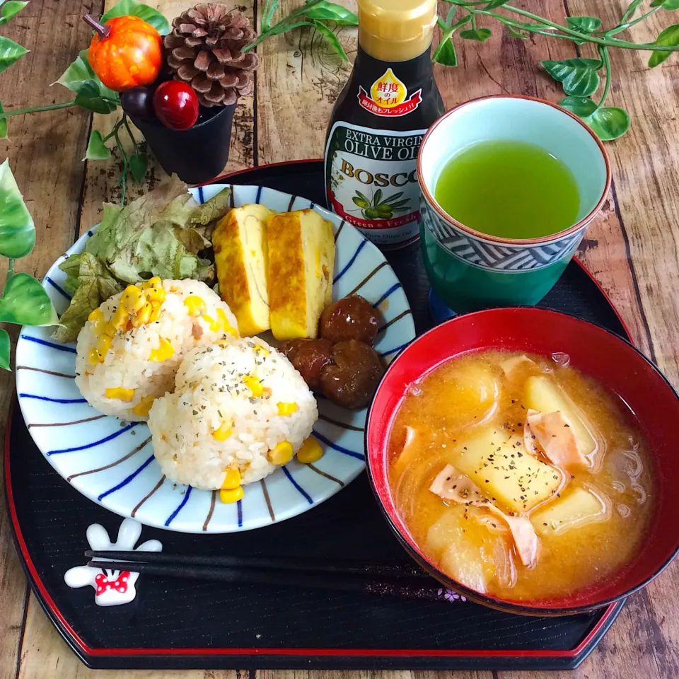 おにぎりとお味噌汁のほっこり朝ごはん❤︎|夢ーテルさん