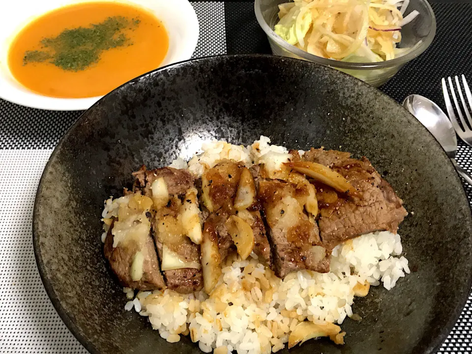 バター醤油のステーキ丼|Tak@さん