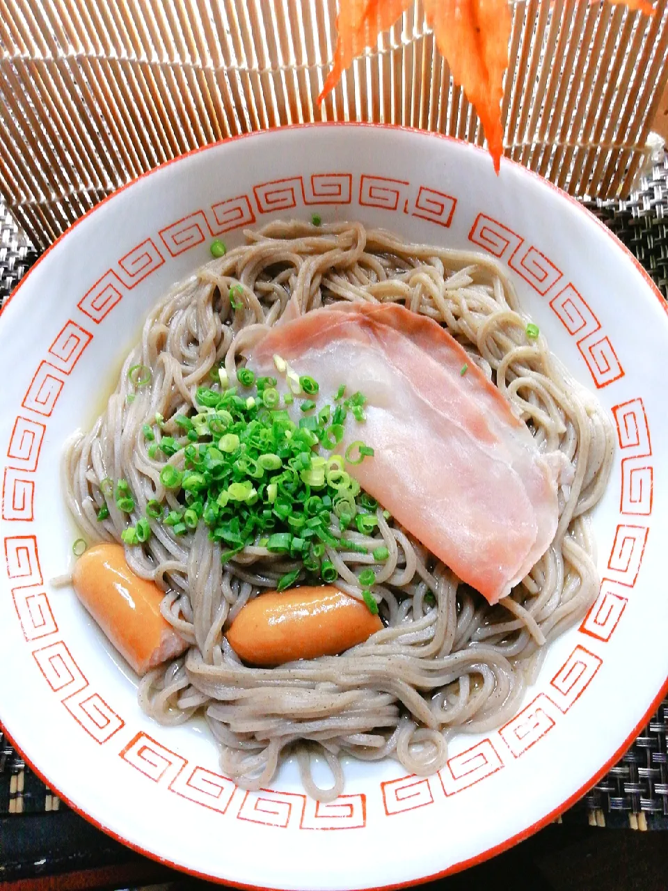 温かい蕎麦( ˘ ³˘)♥うま〜ぃ🤩

ある日のlunch|ペンギンさん