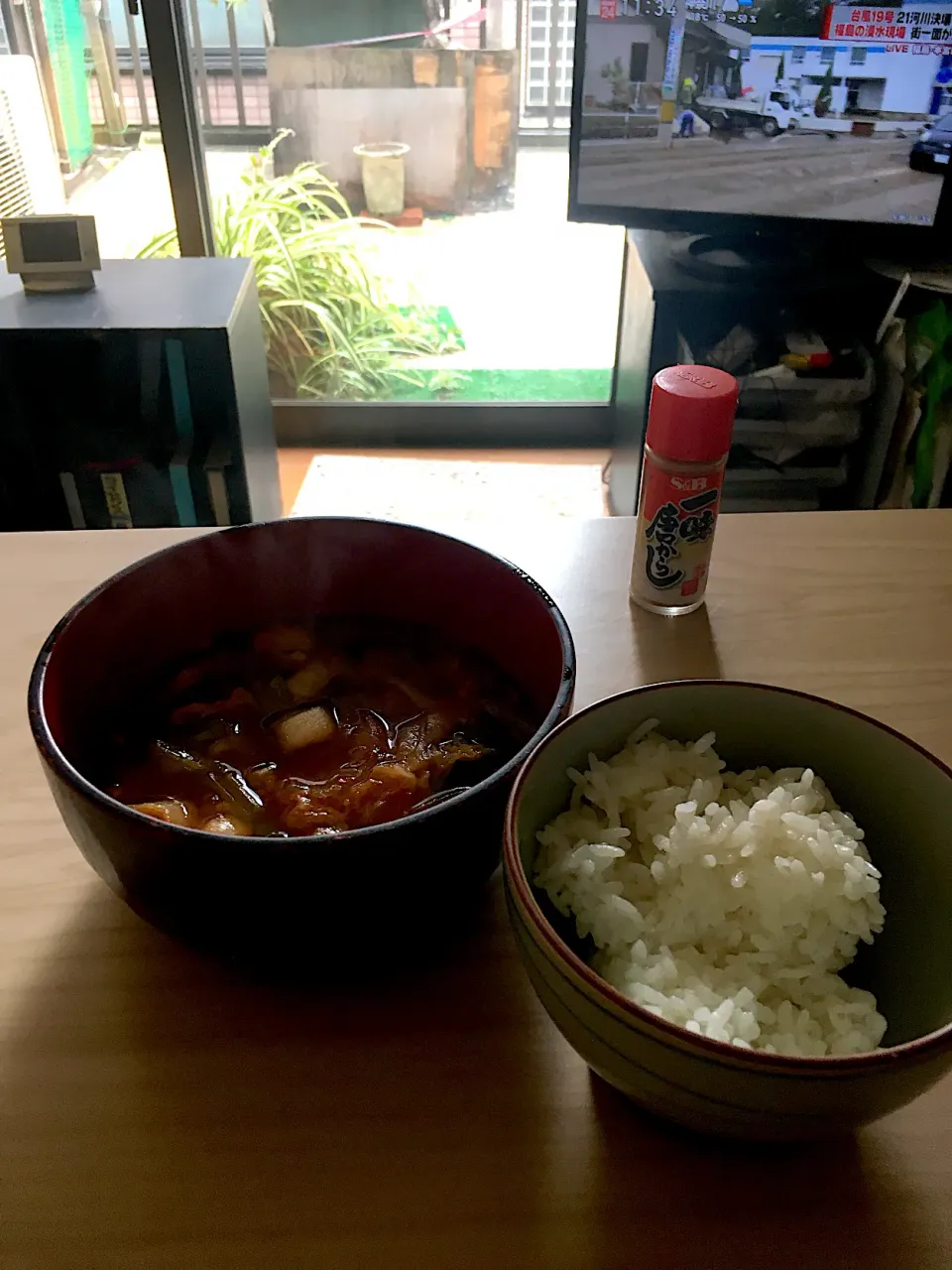 夜勤明け台風前に作り置きしていたので豚のキムチ汁をご飯と🍚🐽|Tarou  Masayukiさん