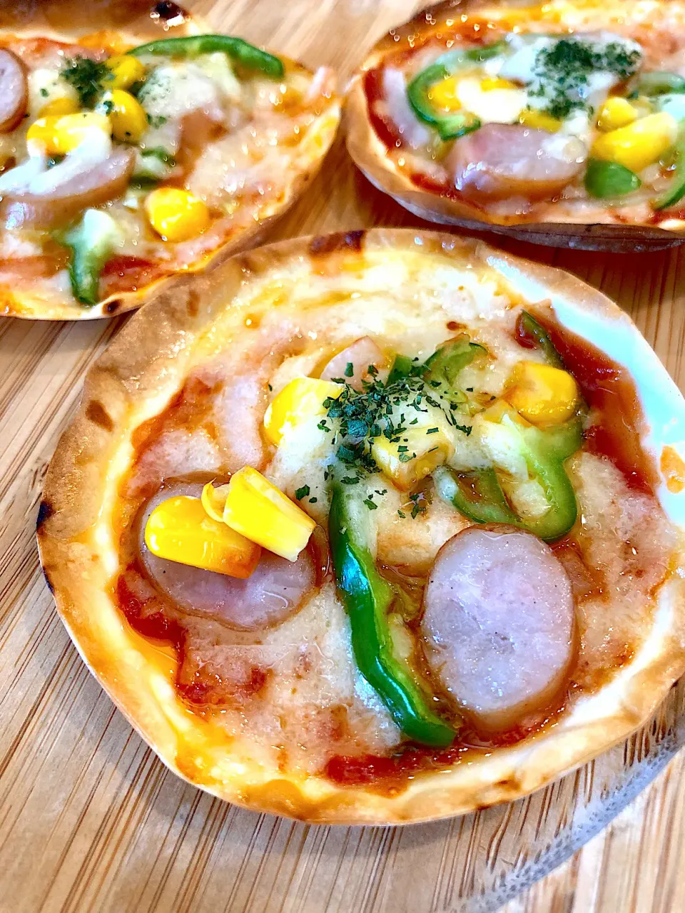 Snapdishの料理写真:餃子の皮でなんちゃって【薄焼きpizza🍕】|SAKURA🌸さん