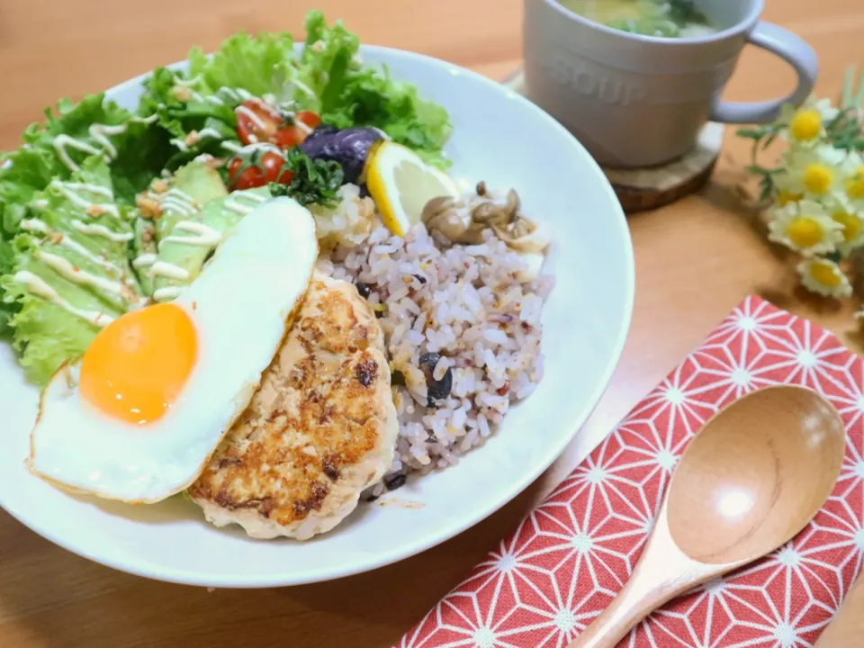 和風豆腐鶏バーグでヘルシーロコモコ丼💓|mikiteeee52さん