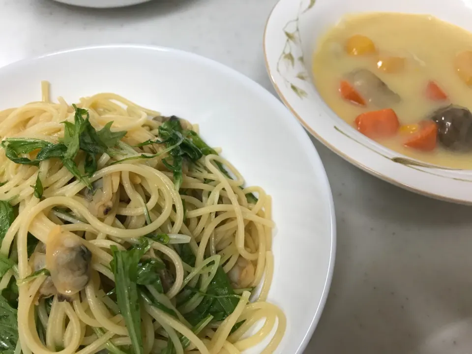 Snapdishの料理写真:#あさりと水菜のパスタ🍝#かぼちゃのクリームシチュー|やすあけさん