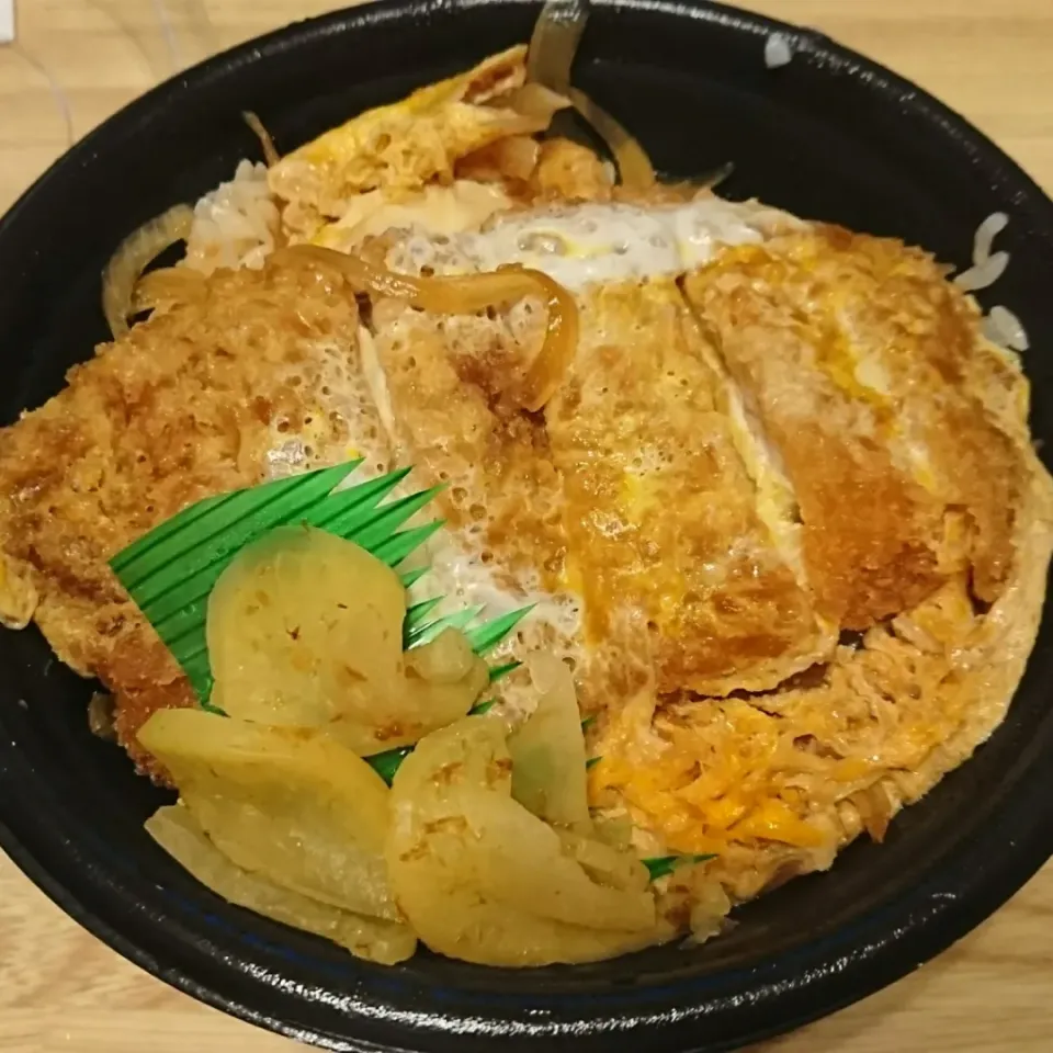 Snapdishの料理写真:令和元年10/14晩ごはん🌃
 ロースカツ丼🐷|しまだ ちえこさん