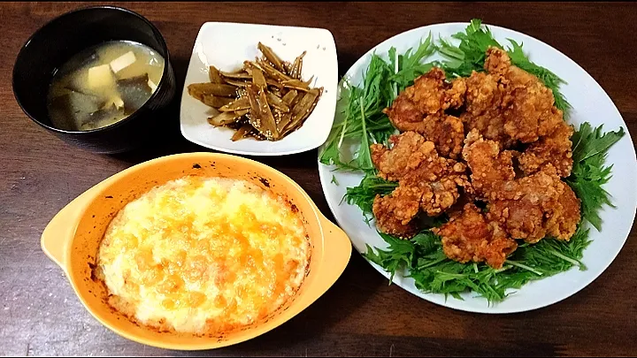 夕飯🌃🍴
唐揚げ
ごぼうのきんぴら
ポテトチーズ焼き
豆腐とワカメの味噌汁ご飯|にゃんず6さん