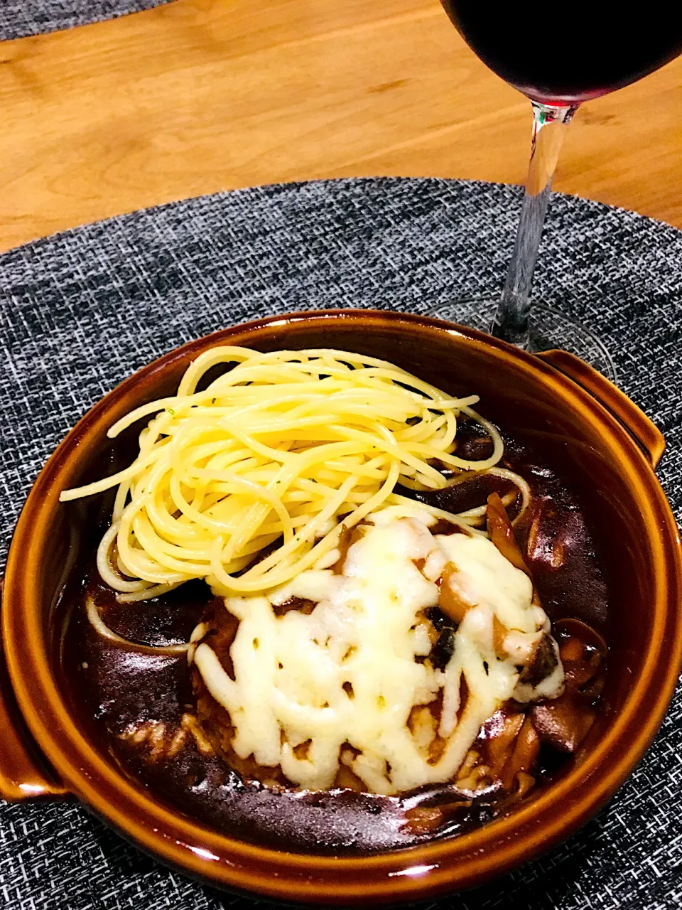 Snapdishの料理写真:今夜は熱々豆腐入り煮込みハンバーグ パスタ添え✨|ミッチ☆ママさん