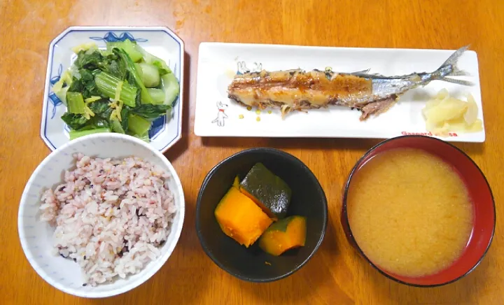 １０月１０日　さんまの塩焼き　かぼちゃの塩煮　チンゲン菜の蒸し物　しじみのお味噌汁|いもこ。さん