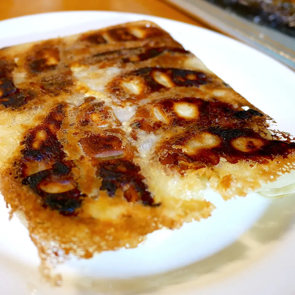 玉子焼き器で焼いた羽根つき餃子|沖縄「ピロピロ」ライフさん