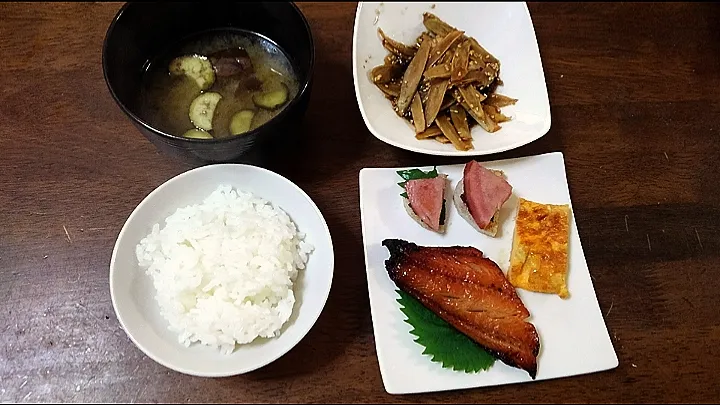 朝ごはん🌄🍴

銀だらみりん
長芋ソテーしそ梅肉のせ
きんぴらゴボウ
なすと長芋の味噌汁
ご飯|にゃんず6さん