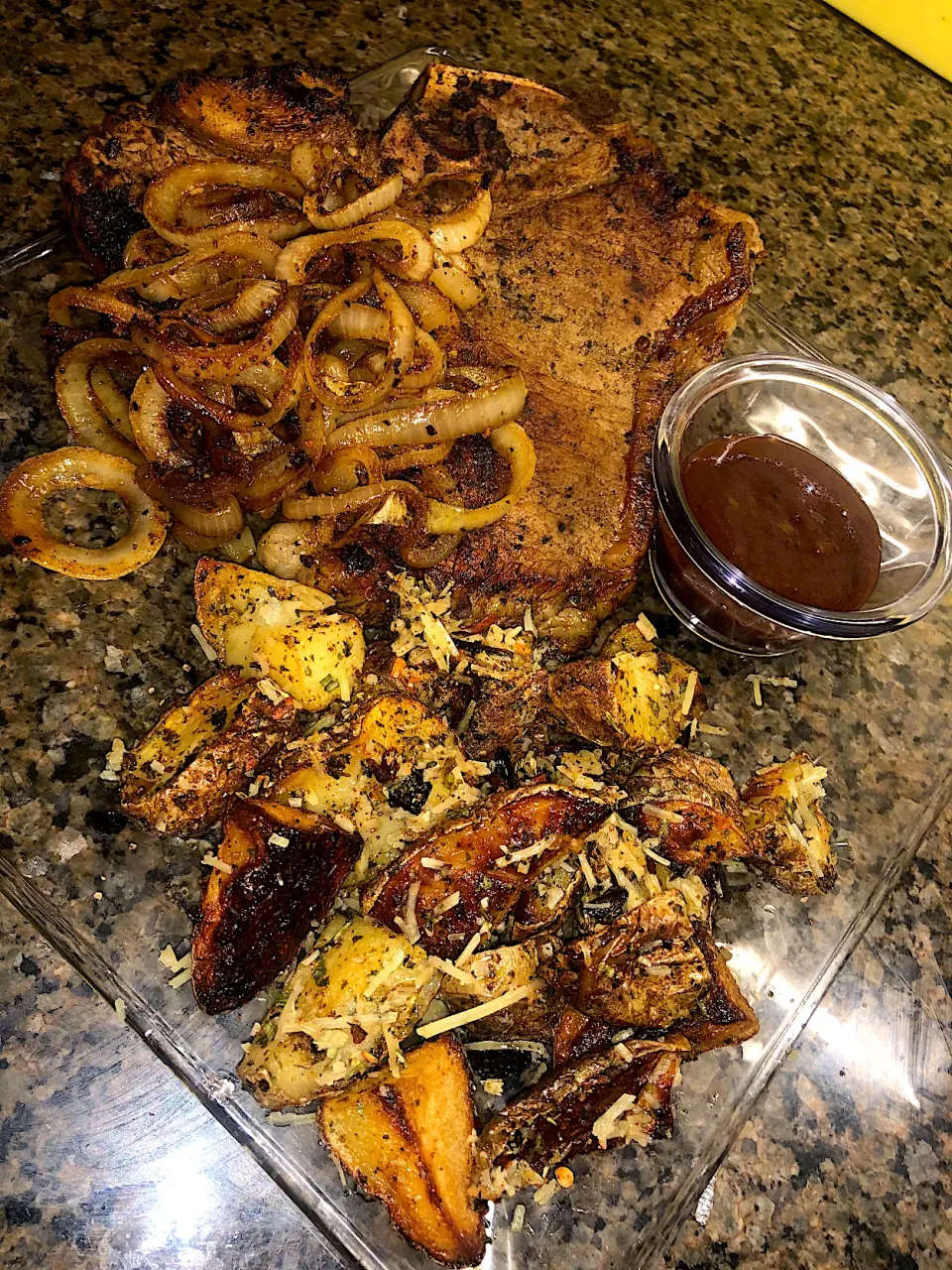 T-bone steak with grilled onions and Parmesan garlic roasted potatoes|Tawanjaさん