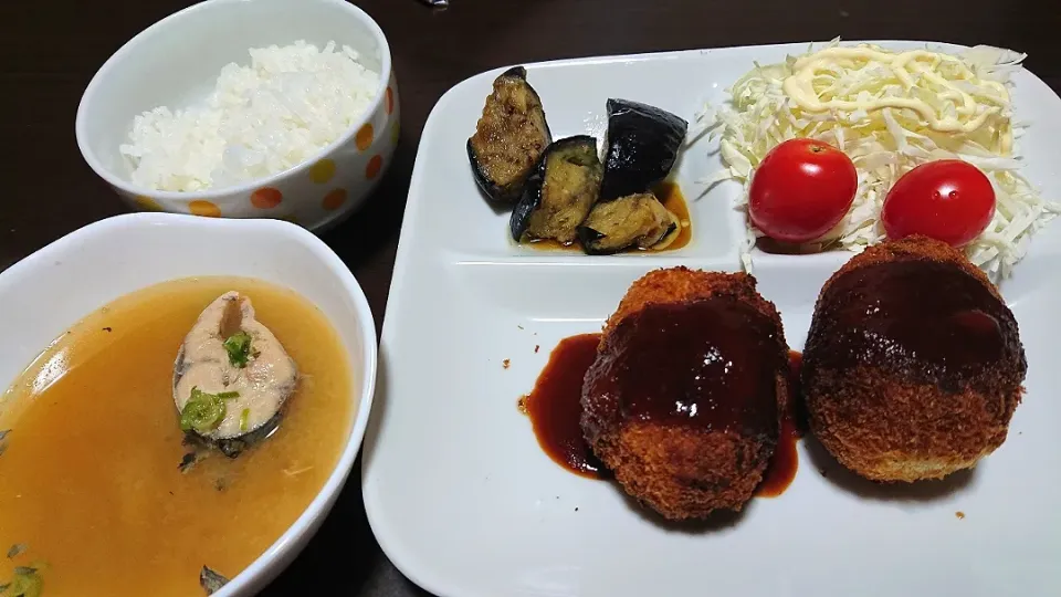 Snapdishの料理写真:今日のお昼ご飯
コロッケ
サバ缶のお味噌汁|レイさん