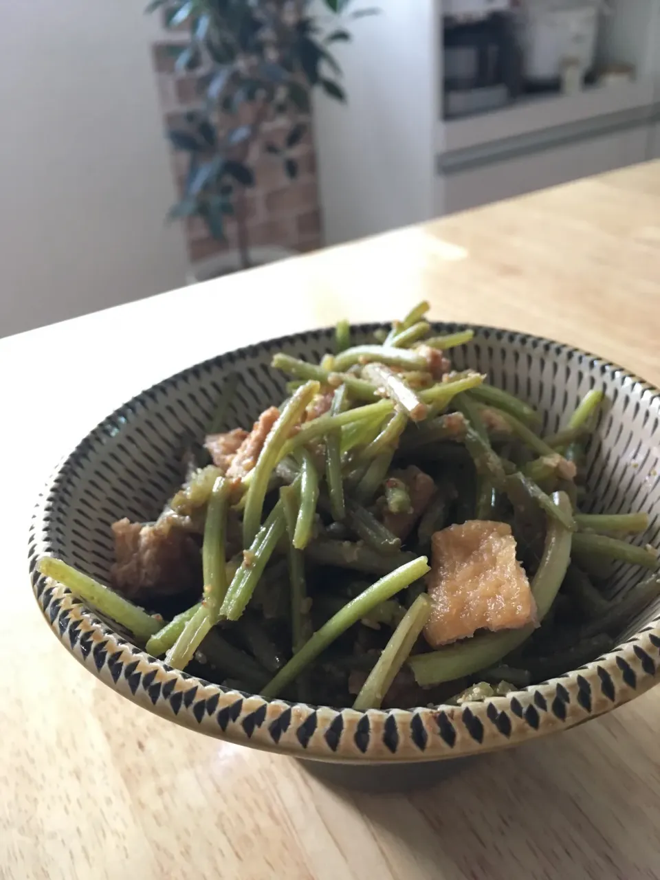 芋づるのにんにく醤油煮|さくたえさん