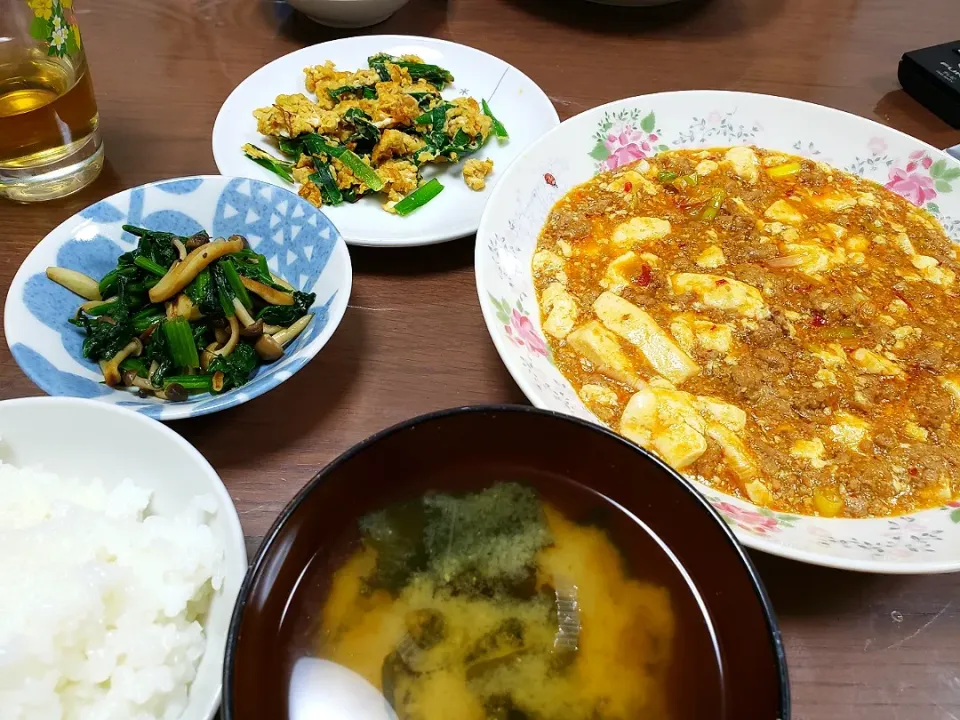 パパご飯🎵麻婆豆腐、ニラ玉、ほうれん草ソテー|みーさん