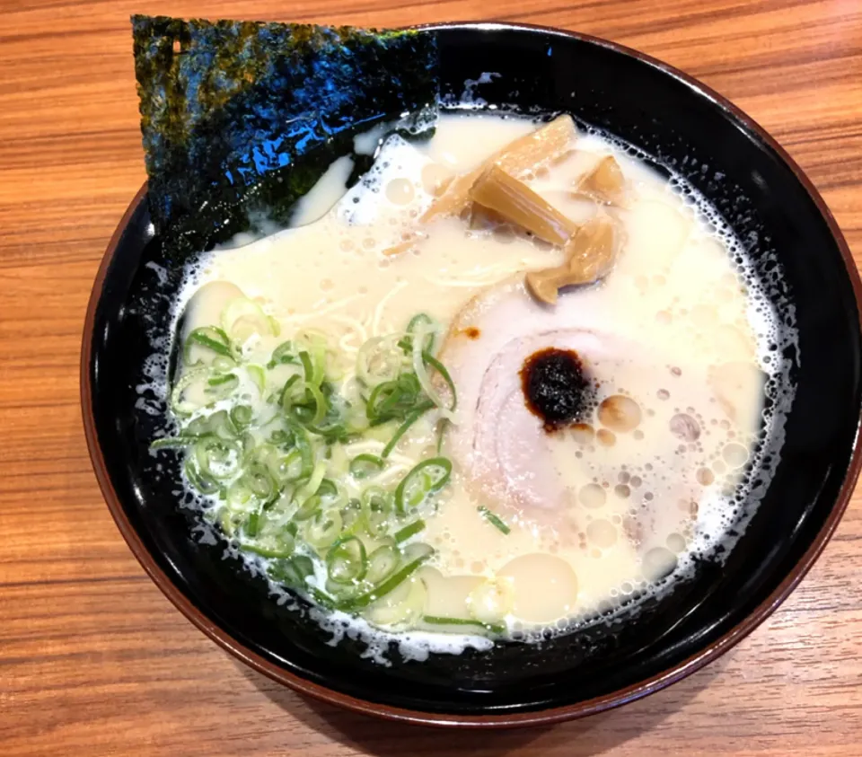 博多とんこつラーメン ¥730|Blue Moon Caféさん