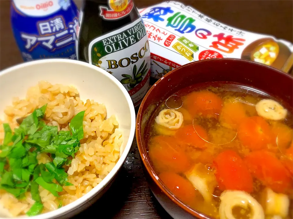 トマト🍅の味噌汁と秋の炊き込みご飯🍁🍚|桃実さん