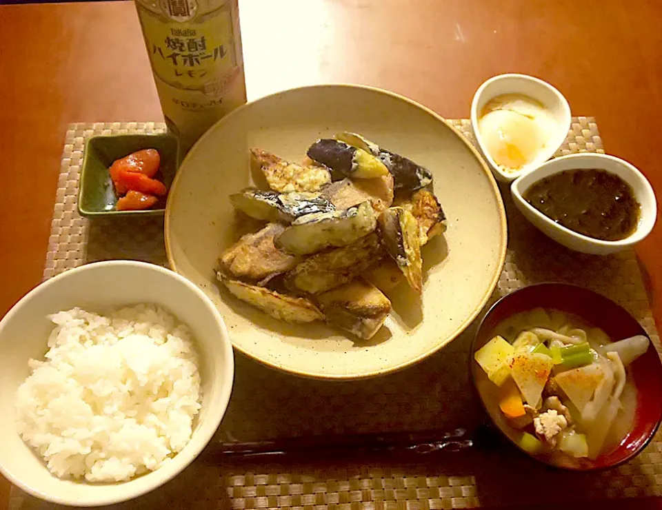 Snapdishの料理写真:Today's Dinner🍴 明太子･もずく酢･温泉卵･鰤と茄子の竜田揚げ･白飯･豚汁|🌈Ami🍻さん