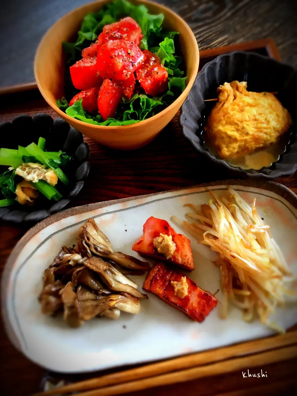 不足してる感を補う朝ごはん🍚　　　　　　　　　　　　　　　　　　・舞茸ソテー　　　　　　　　　　　　　　　　　　　・ベーコン🥓ソテー　　　　　　　　　　　　　　　　　　　・サラダ🥗　　　　　　　　　　　　　　　　　　　　　　・もやしソテー　　　　　　　　　　　　　　　　　　　・爆弾巾着💣　　　　　　　　　　　　|KOZUEさん