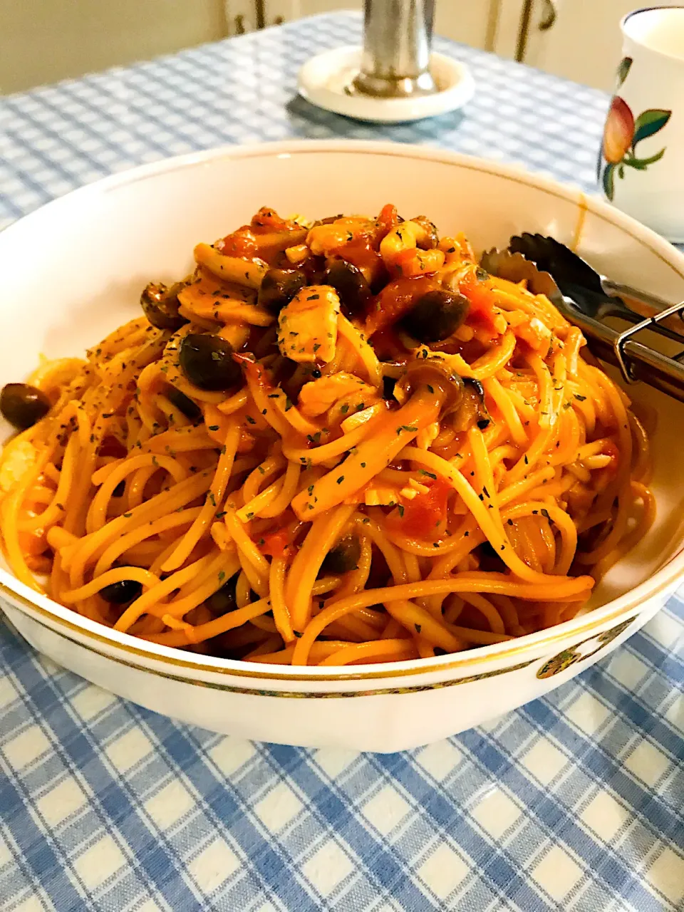 Snapdishの料理写真:☆水曜日の朝パスタ☆キノコ🍄とチキンのトマトクリームソース|静香さん