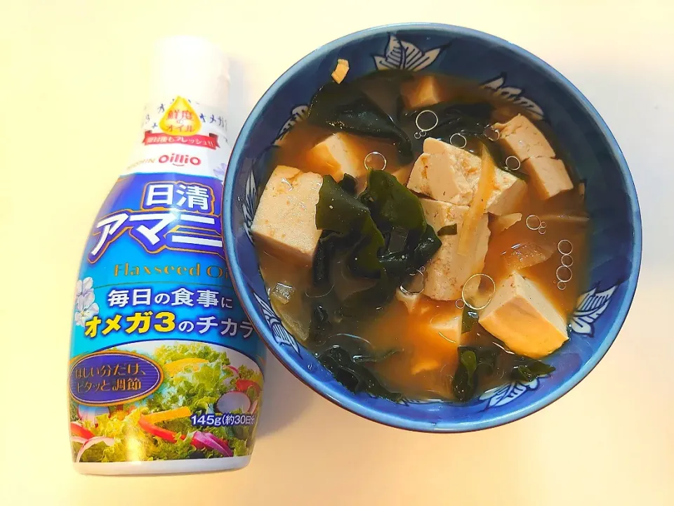 豆腐とワカメの味噌汁 アマニ油かけ|kanoさん