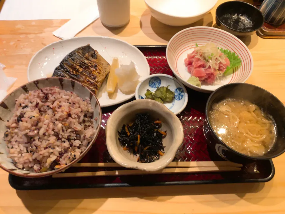 本まぐろ中落ちと塩さば炭火焼き定食|chan mitsuさん