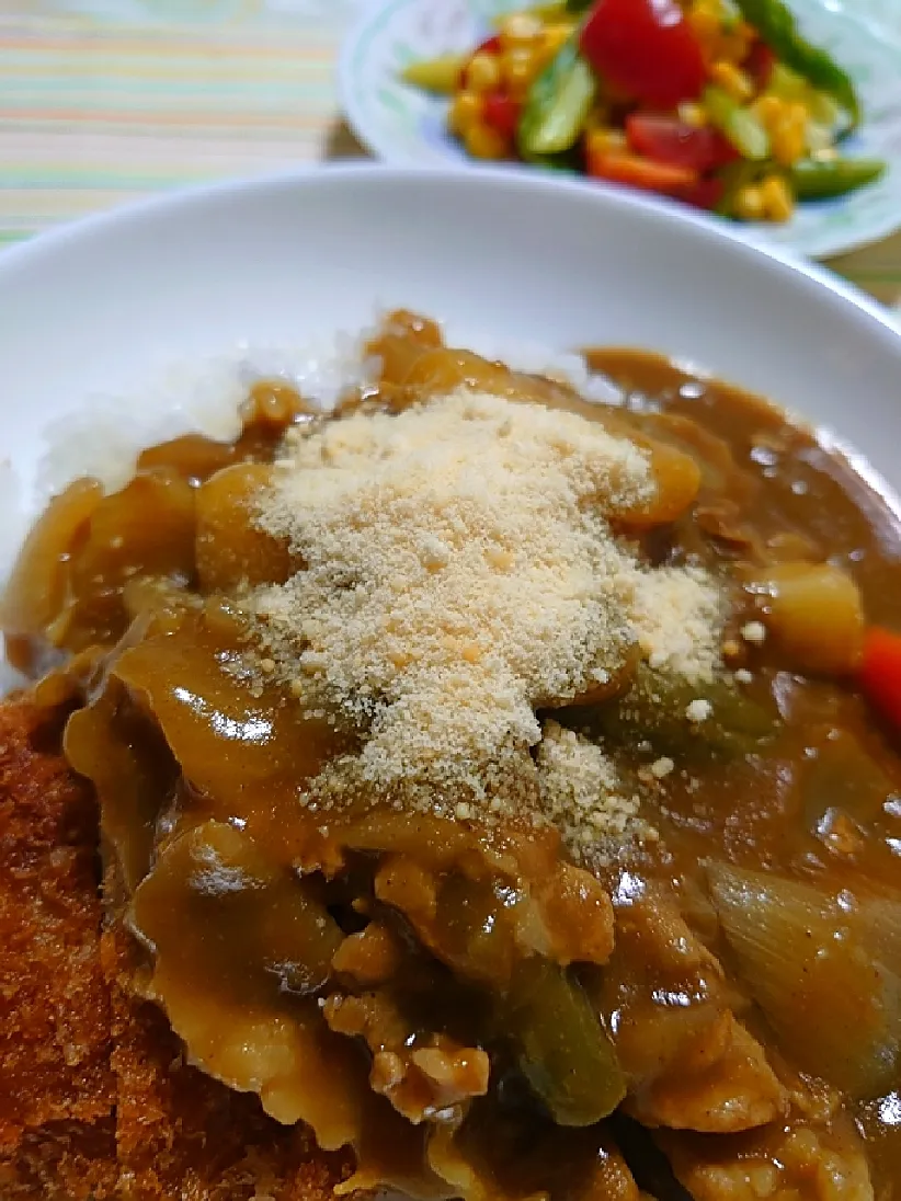 茶色ばかりですが、カレーライスの夕飯🍛
カツカレーでございます😊|🍒ふみりん🍒さん