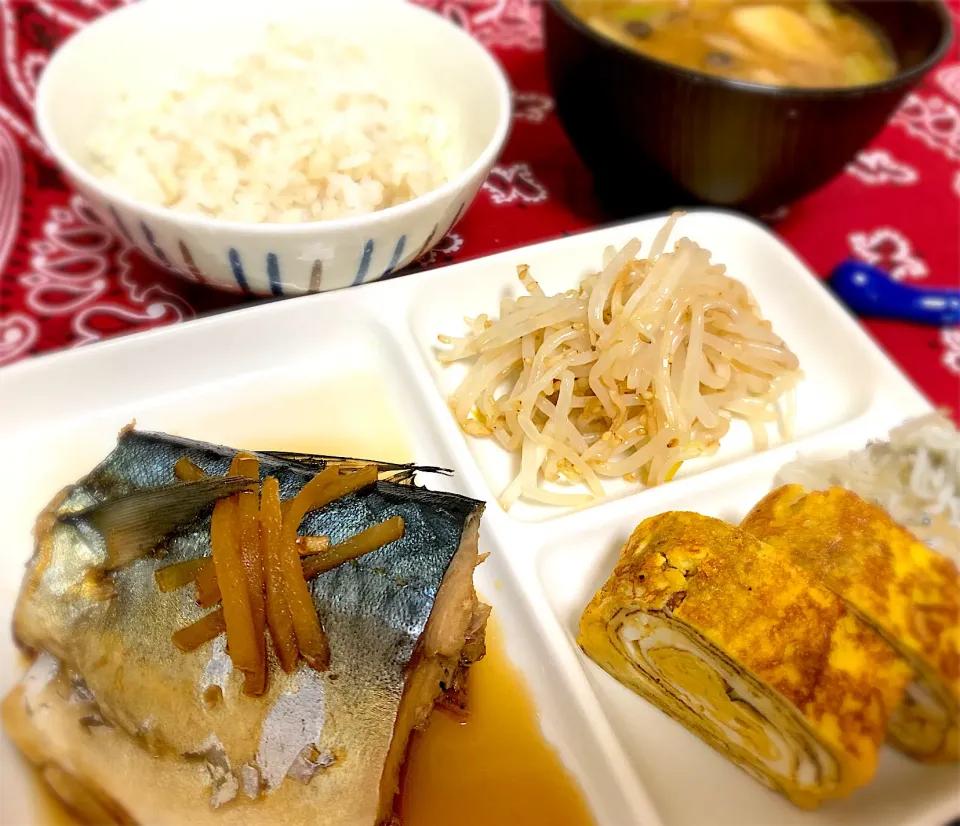 今日の夕飯☆鯖の煮付け、卵焼き、もやしナムル|琥珀さん