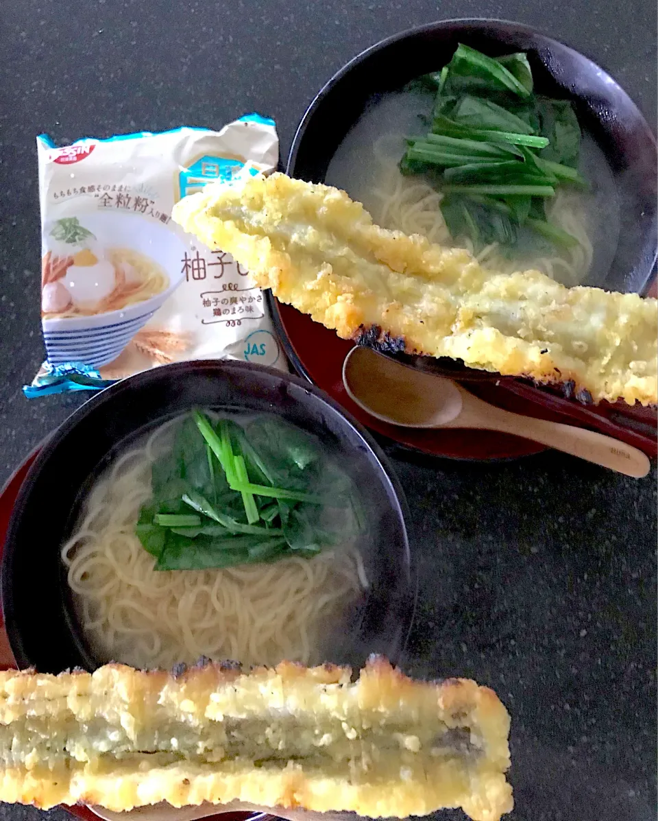 Snapdishの料理写真:日清ラ王 柚子しお  ラーメン アナゴ添え|シュトママさん