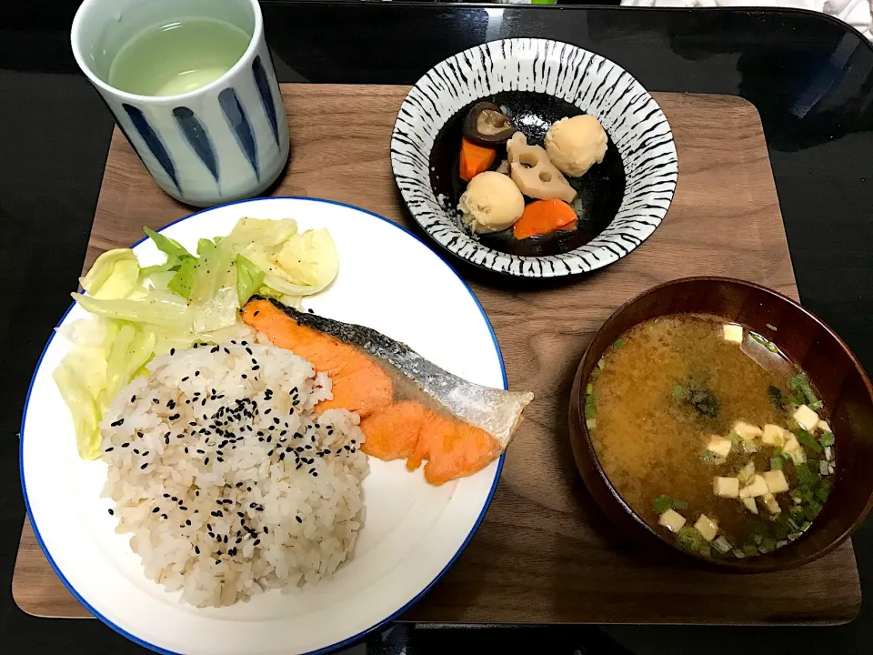 Snapdishの料理写真:鮭の塩焼き定食|Tak@さん