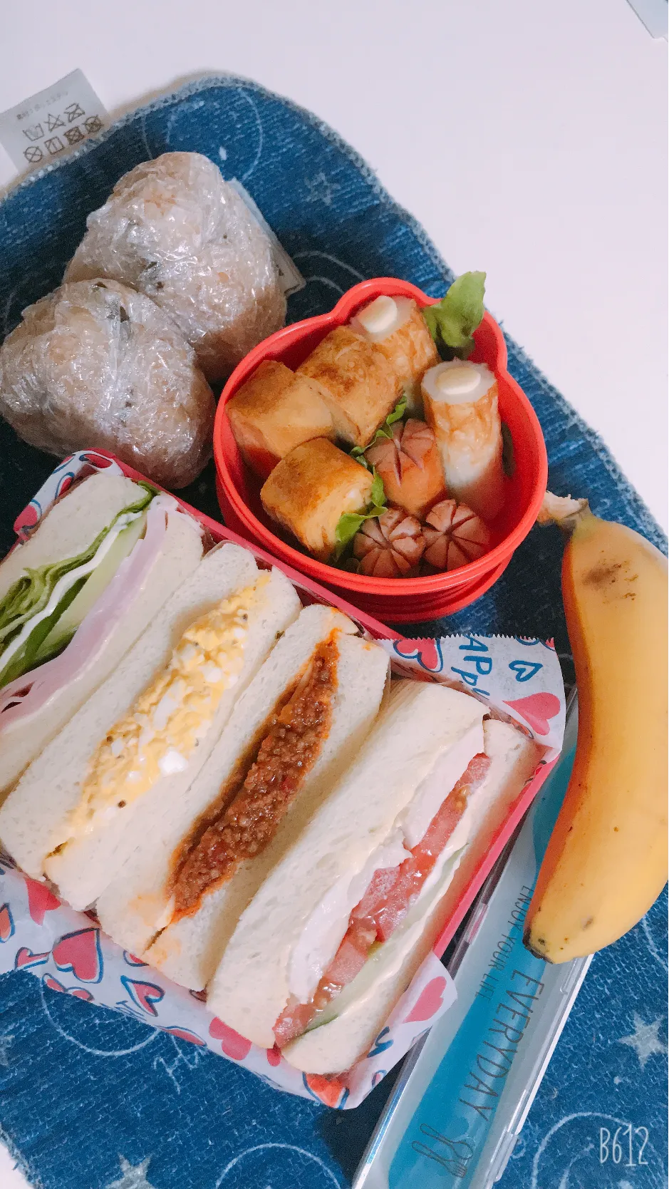 今日の愛妻弁当🍱😍珍しくサンドイッチ🥪弁当😋デザートはバナナ🍌|ゆきさん