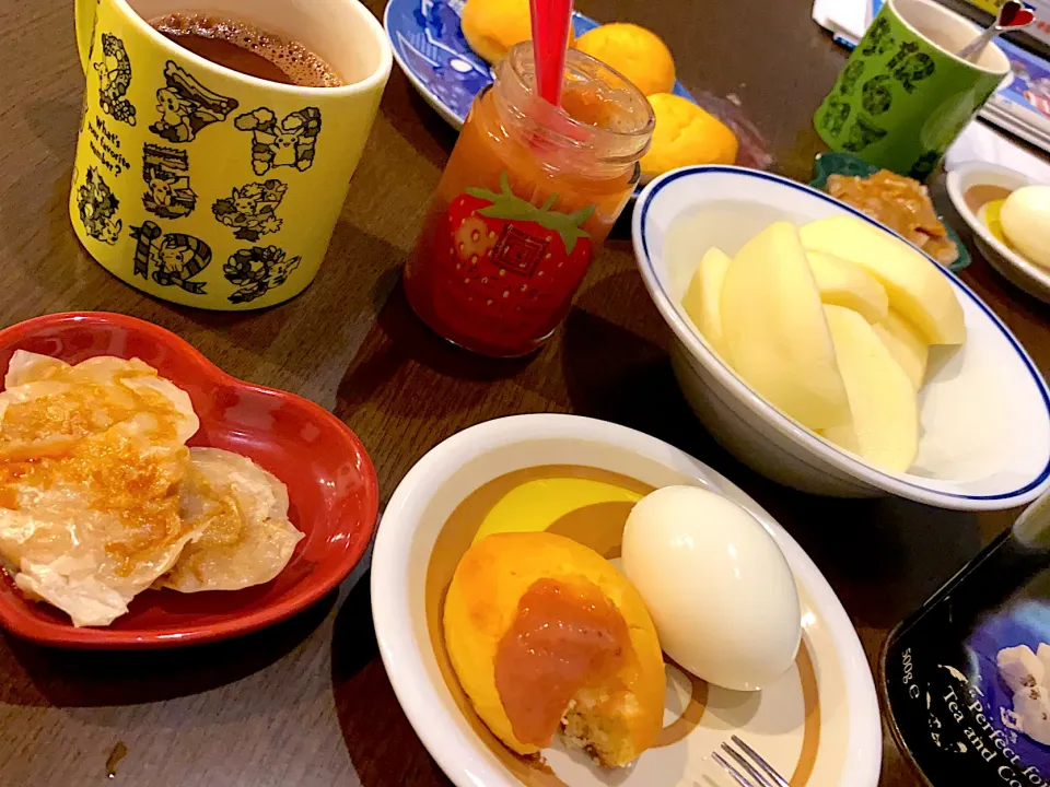 紀ノ国屋のいちこバター買ってみた〜卵パン　ひとくち餃子　半熟卵　リンゴ　ホットチョコレート☕️|ch＊K*∀o(^^*)♪さん