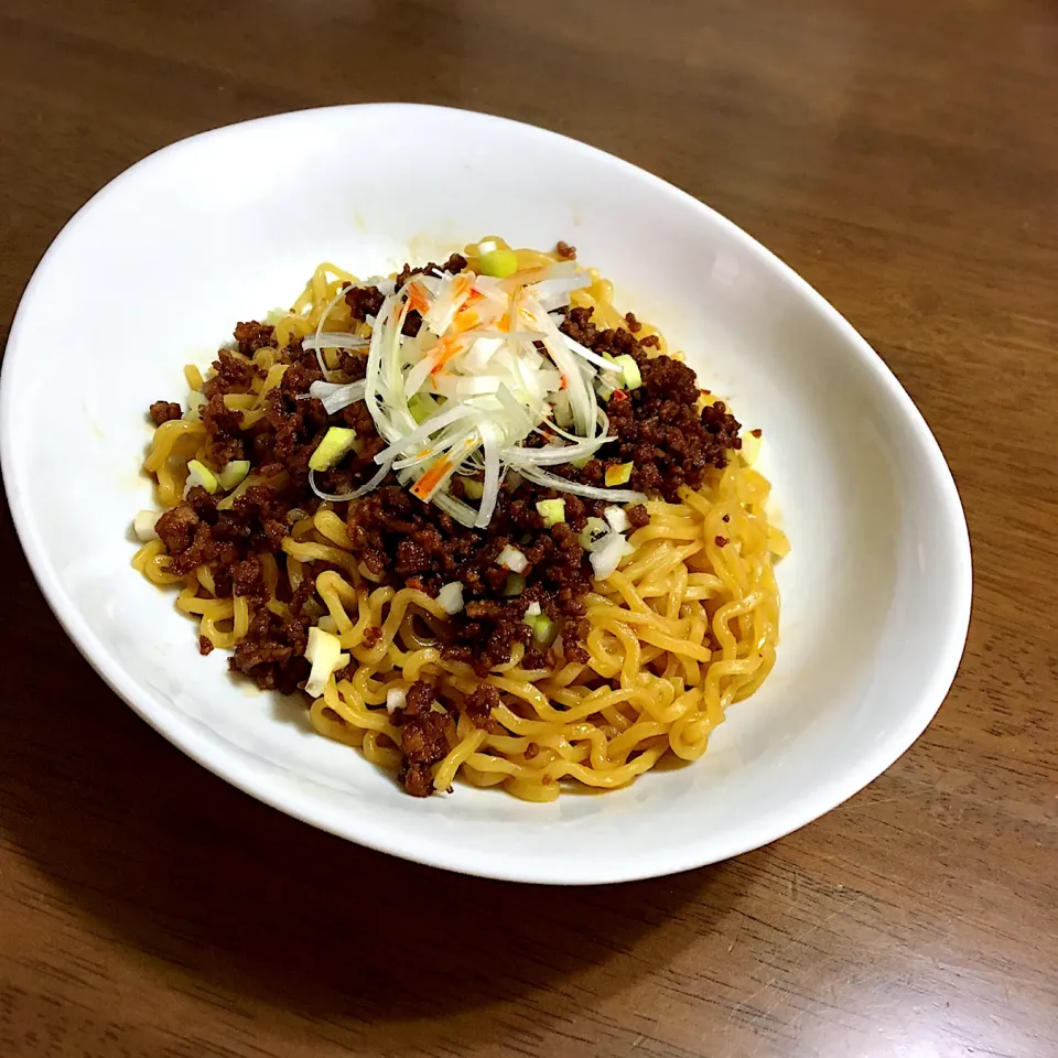 今日のお昼ご飯〜汁なし坦々麺🍜|あっつさん