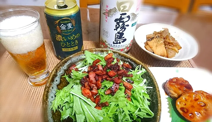 れんこんの挟み焼き
ぶり大根🐟
水菜サラダ🥗
(カリカリベーコンのせ🥓)  
   🍺  🍶|びせんさん