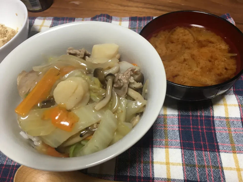 中華丼 じゃがいもの味噌汁|みきゃこさん