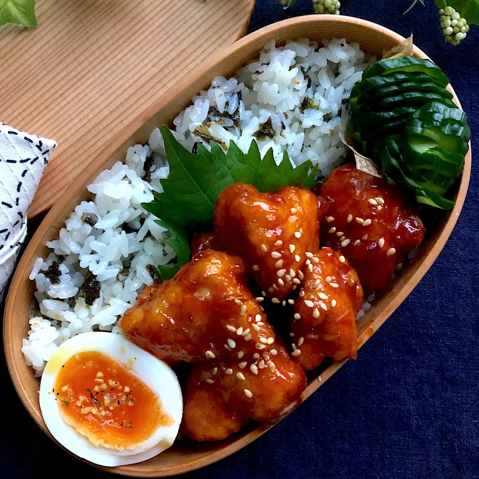 ヤンニョムチキンとキンパ風混ぜご飯弁当|あここさん