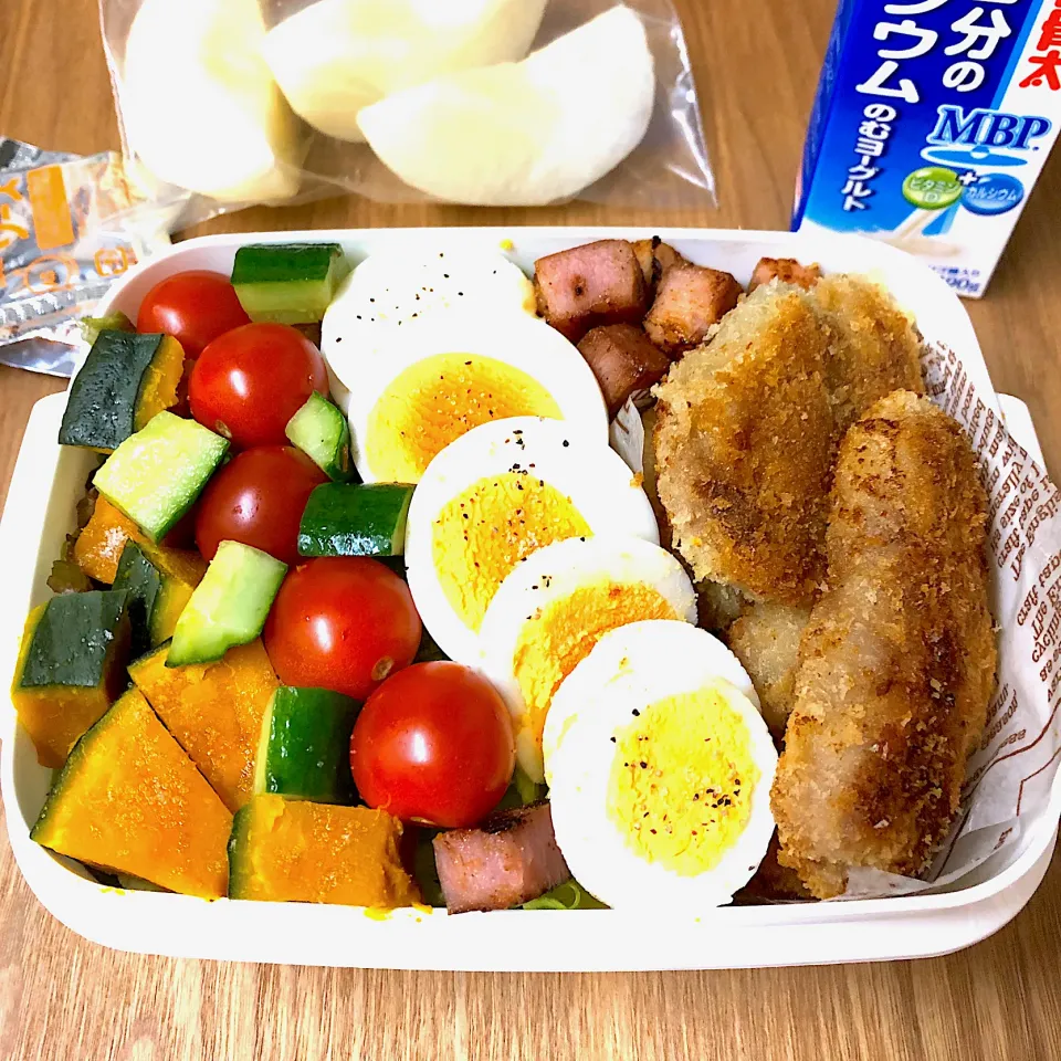 高3男子のお弁当　サラダとヒレカツ|チャコさん