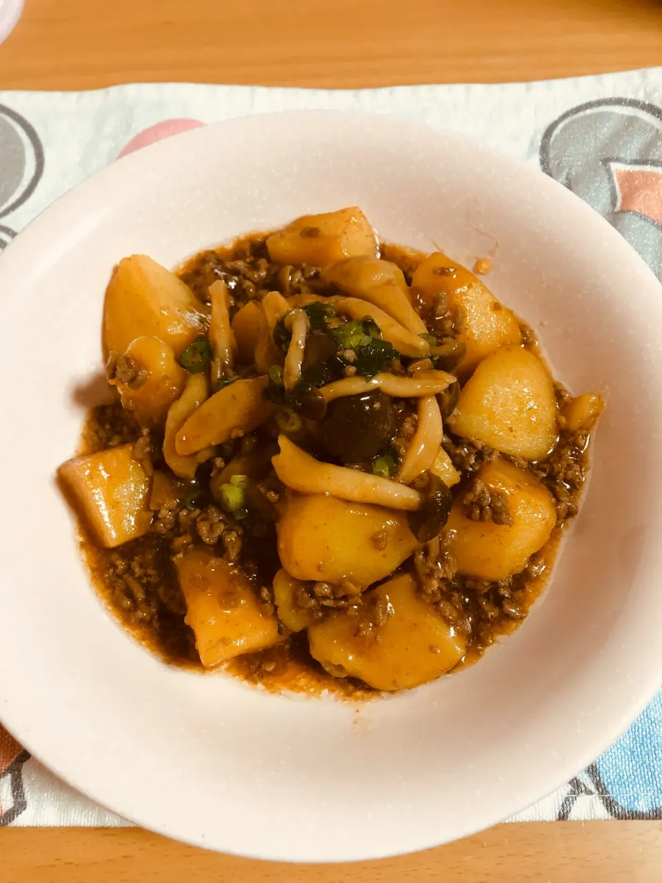 Snapdishの料理写真:じゃがいもと挽肉のそぼろ煮|飛鳥さん