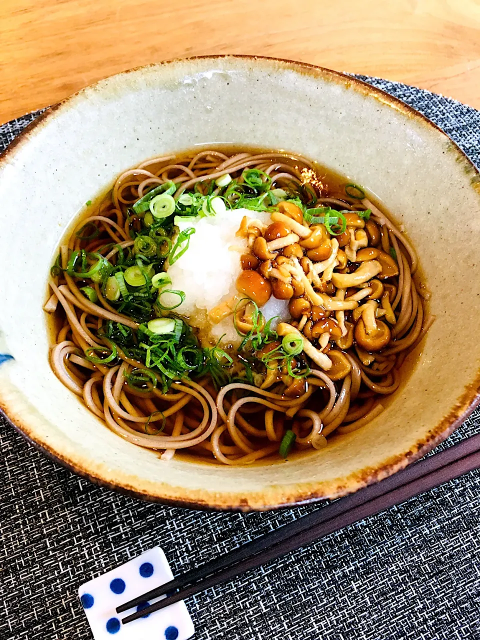 今日のお家で一人ランチは                            温かいなめこおろし蕎麦✨                             #蕎麦活 始めました😊|ミッチ☆ママさん