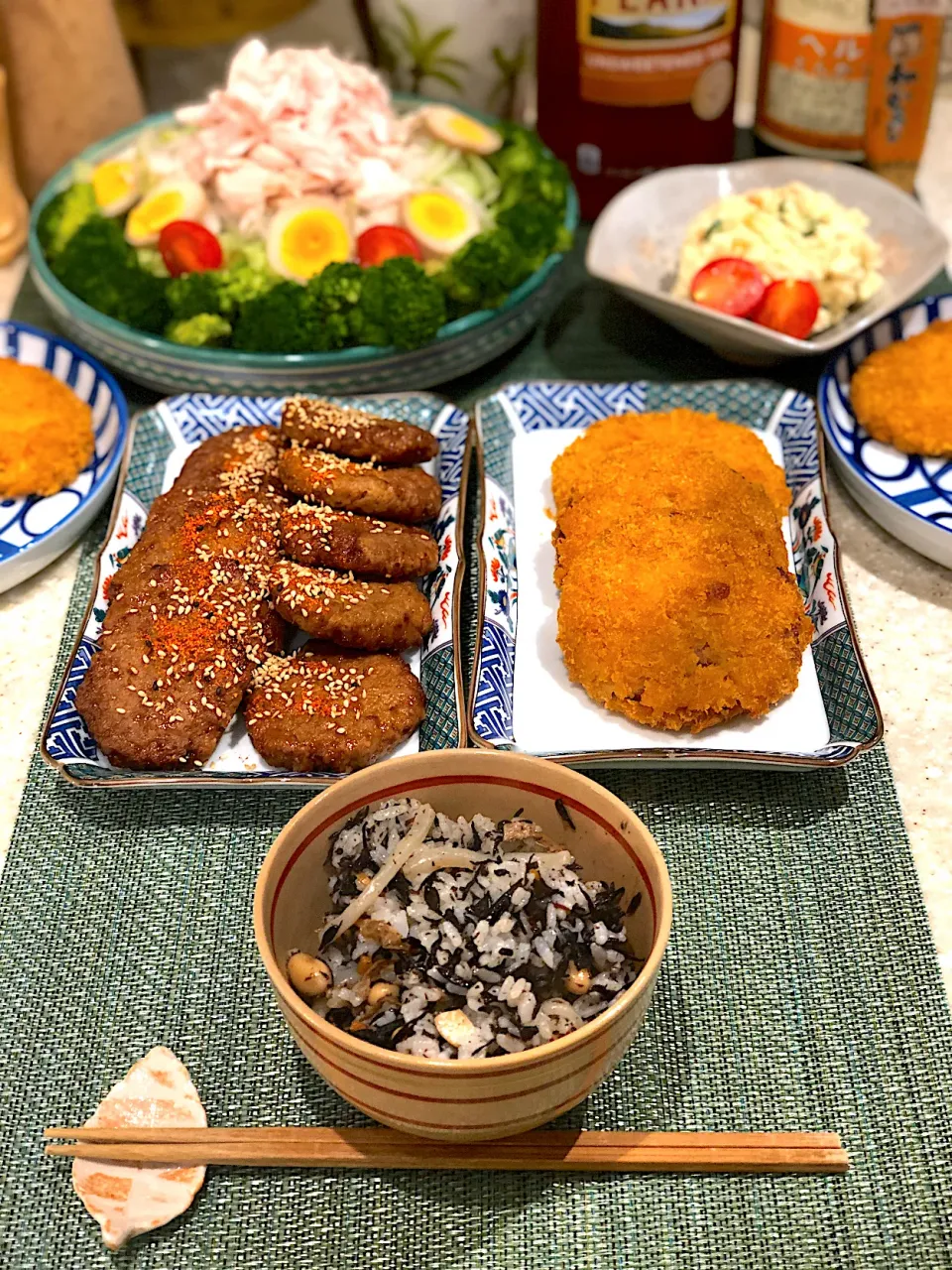 Snapdishの料理写真:ひじきごはん🍚！ハムカツ！とりつくねバーグ！筋肉モリモリサラダ🥗！|Mayumiさん