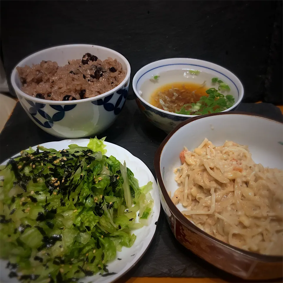 佐野未起の料理 即席！しらす干しの汁物 即席ラーメンより早い👍 #しらす干し #ちりめんジャコ 手抜きだけど美味しい😋#しらす干しの汁物|佐野未起さん