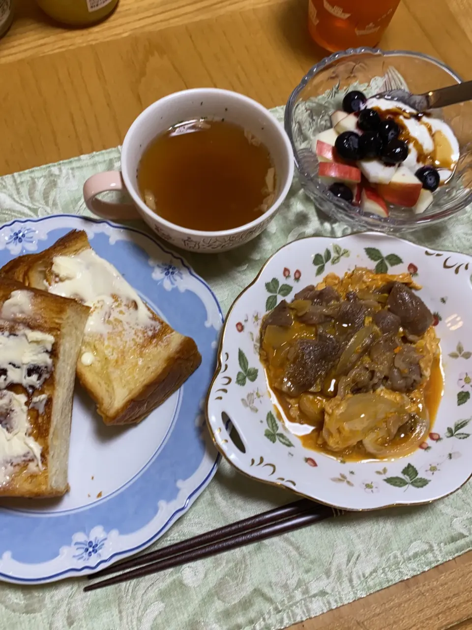 Snapdishの料理写真:牛肉の卵とじ|ひろりんさん