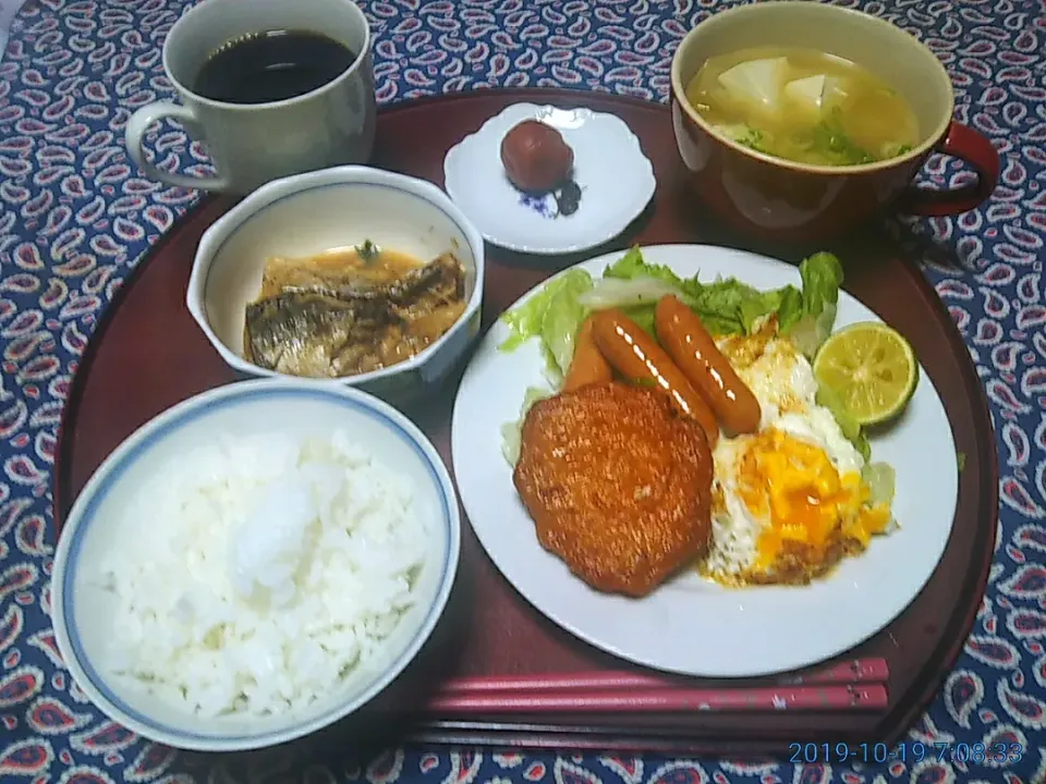 よねばーばの朝ごはん
目玉焼き、さつま揚げ、ウインナーの盛り合わせ
鯖の味噌煮
豆腐の味噌汁、ご飯、
ブレンディインスタントコーヒー|yoneばーばさん