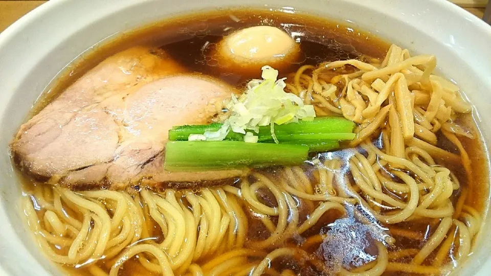 【2019年10月創業】
【10/19まで300杯限定
の創業記念価格】
麺 かつら木
中華そば（500円）
＋味玉（150円）
＠池袋
19200|大脇さん