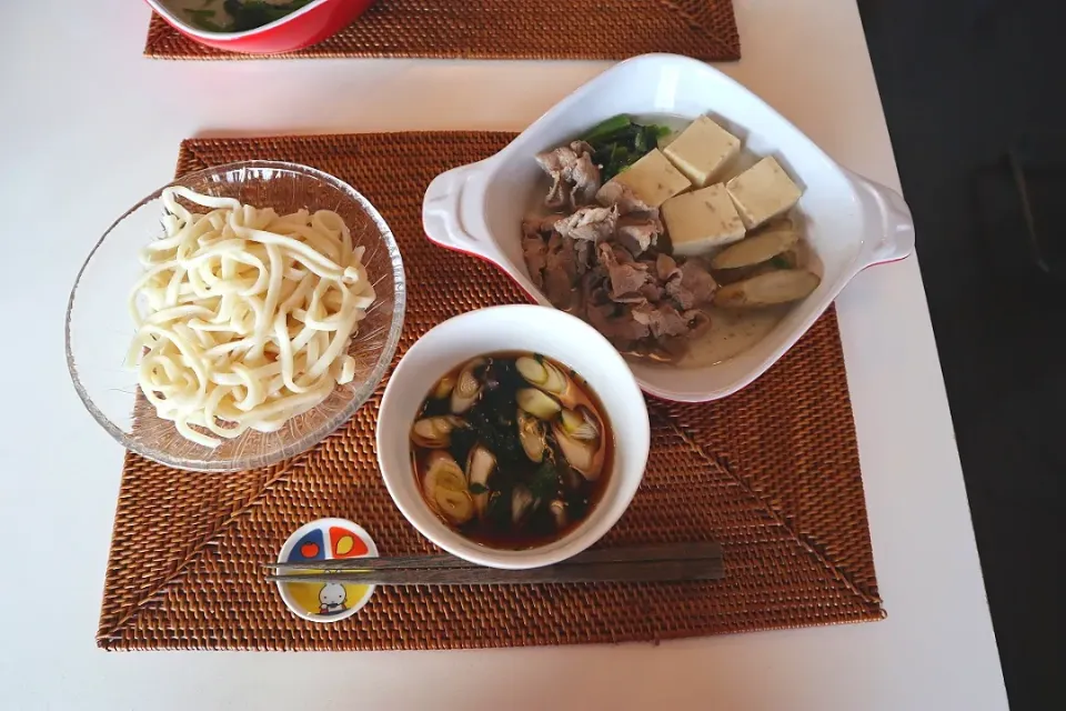 Snapdishの料理写真:今日の昼食 きしめん、高野豆腐と豚肉の煮物|pinknari🐰🌈さん