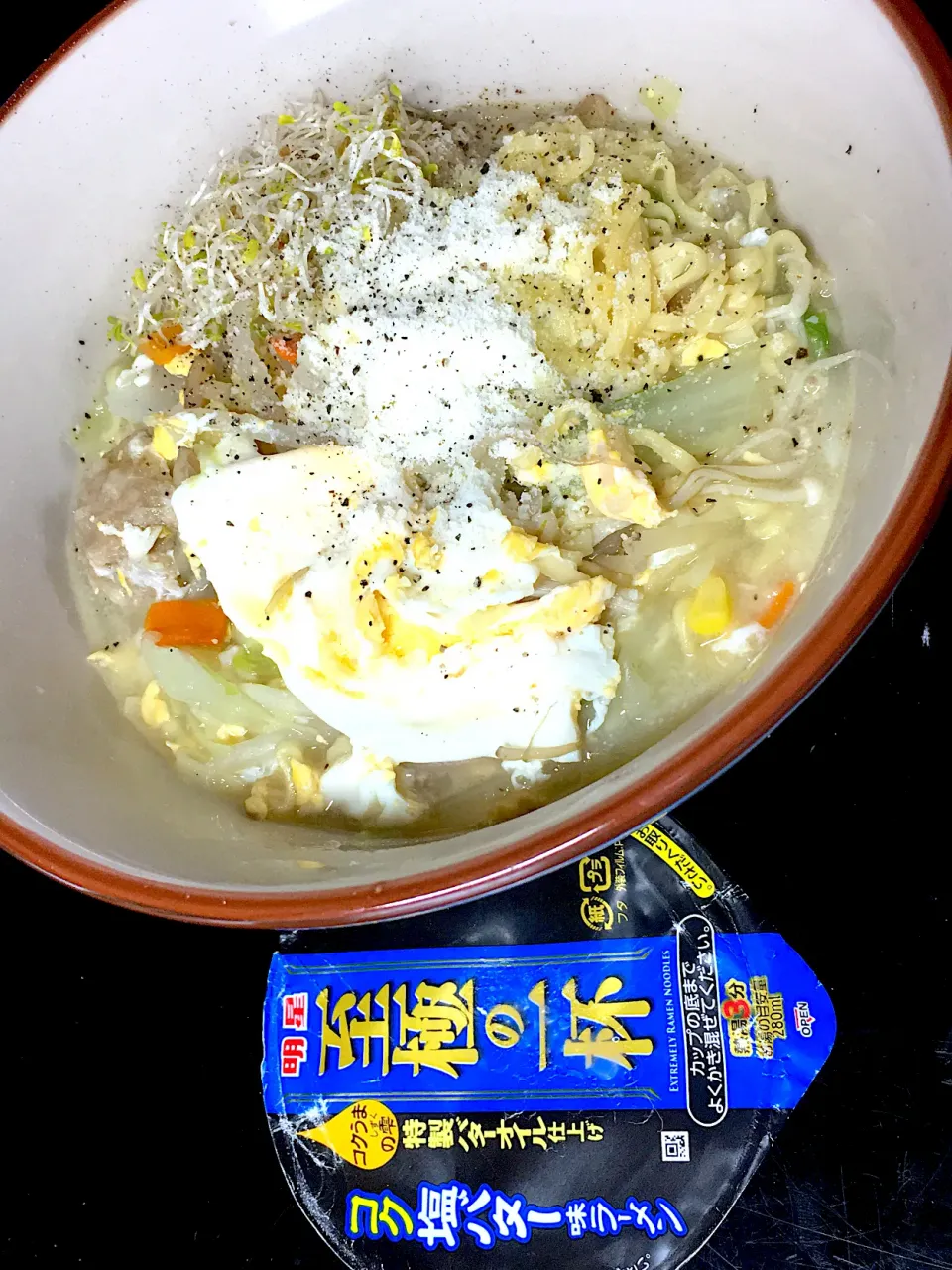 カップラーメンにちょい足し|すくらんぶるえっぐさん