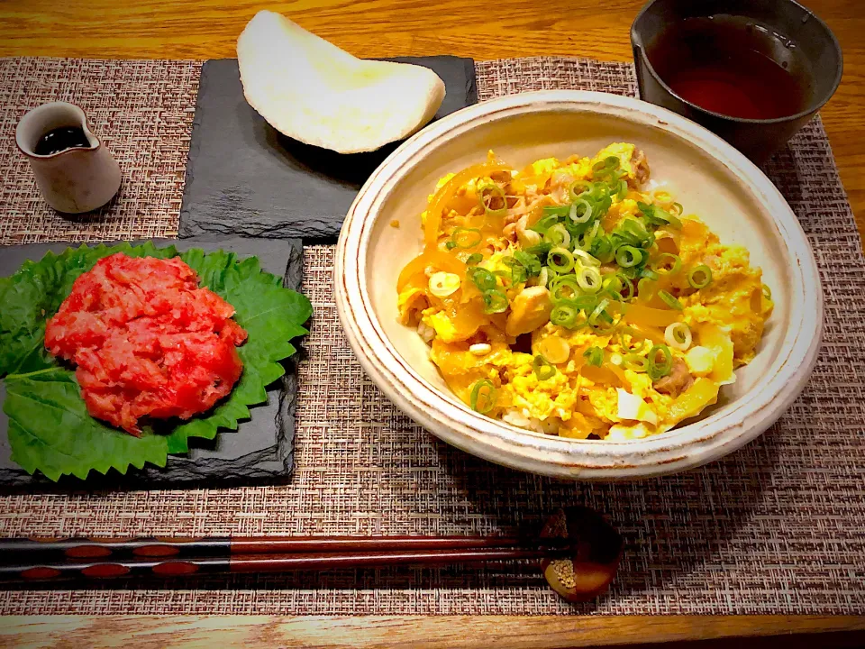 Snapdishの料理写真:親子丼とマグロのたたき|ヒヨリ飯さん