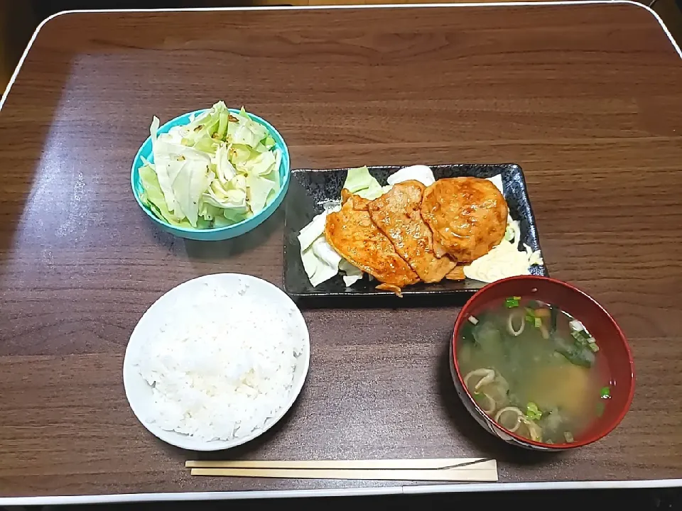 Snapdishの料理写真:豚肉の生姜焼き|しょうたさん