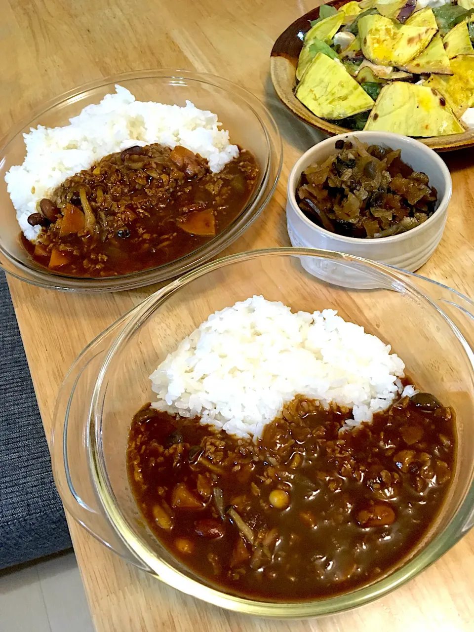 お豆入り♡大豆ミートのキーマカレーとさつまいも🍠サラダ🥗|さくたえさん