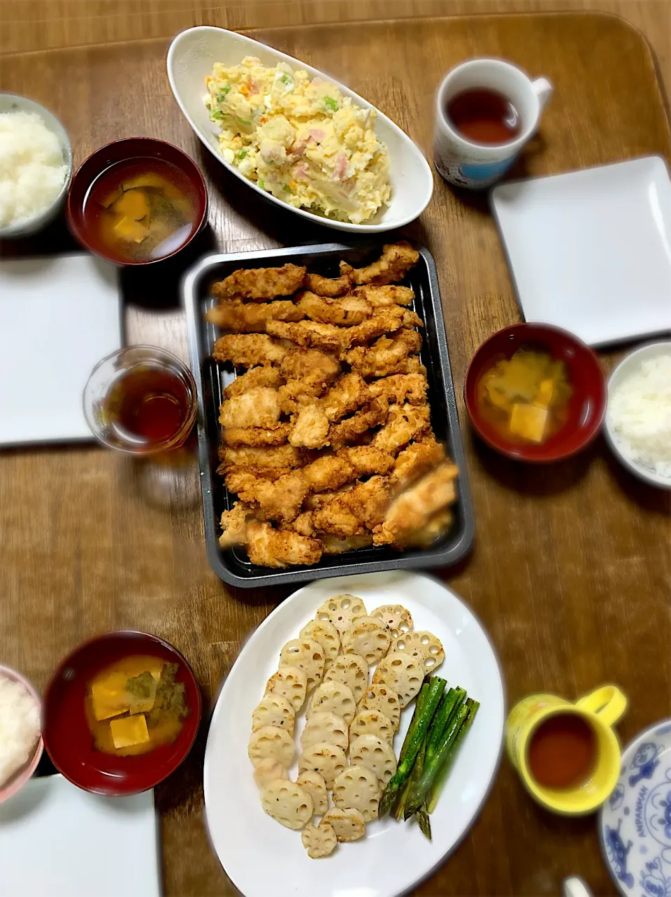 スティックチキン・ポテトサラダ・蓮根、アスパラのハーブ焼き・味噌汁|ちびろ菌さん