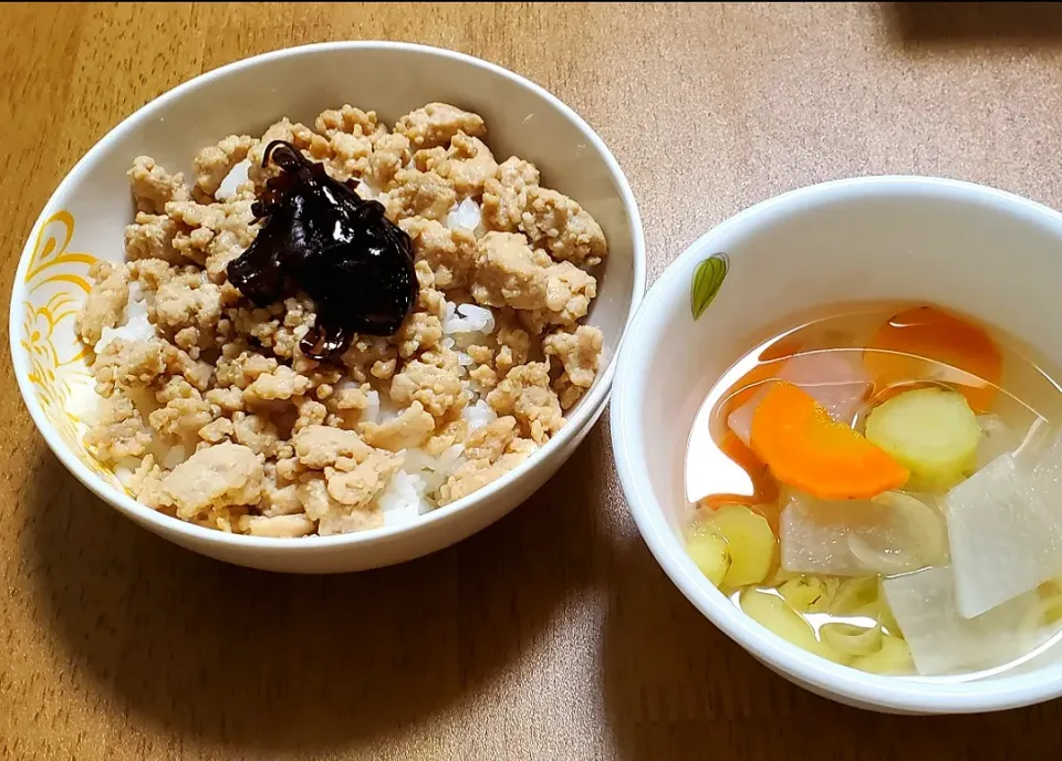 鶏そぼろ丼とド根性スープ|ナナさん